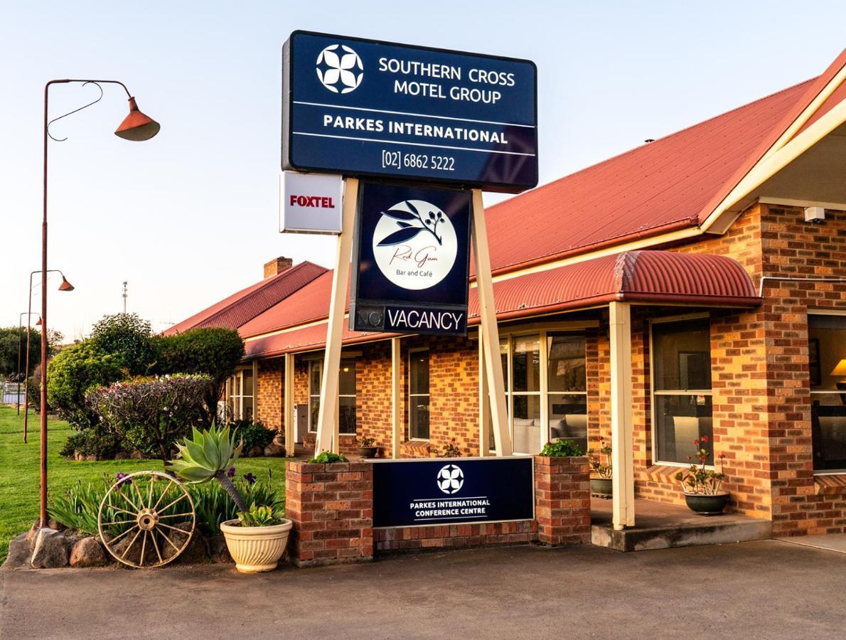 Parkes International Motel Exterior photo