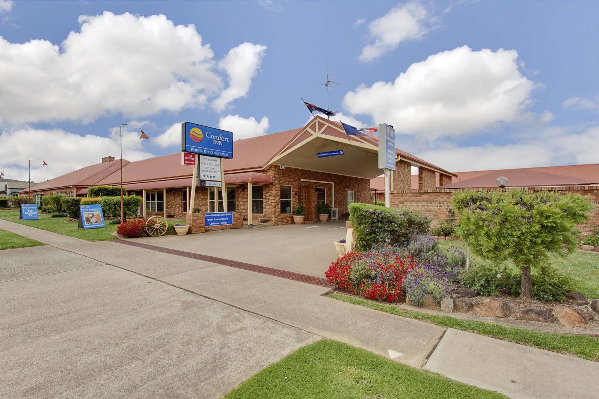 Parkes International Motel Exterior photo