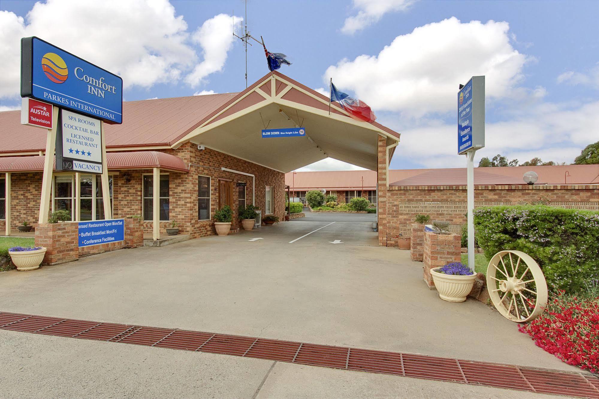 Parkes International Motel Exterior photo