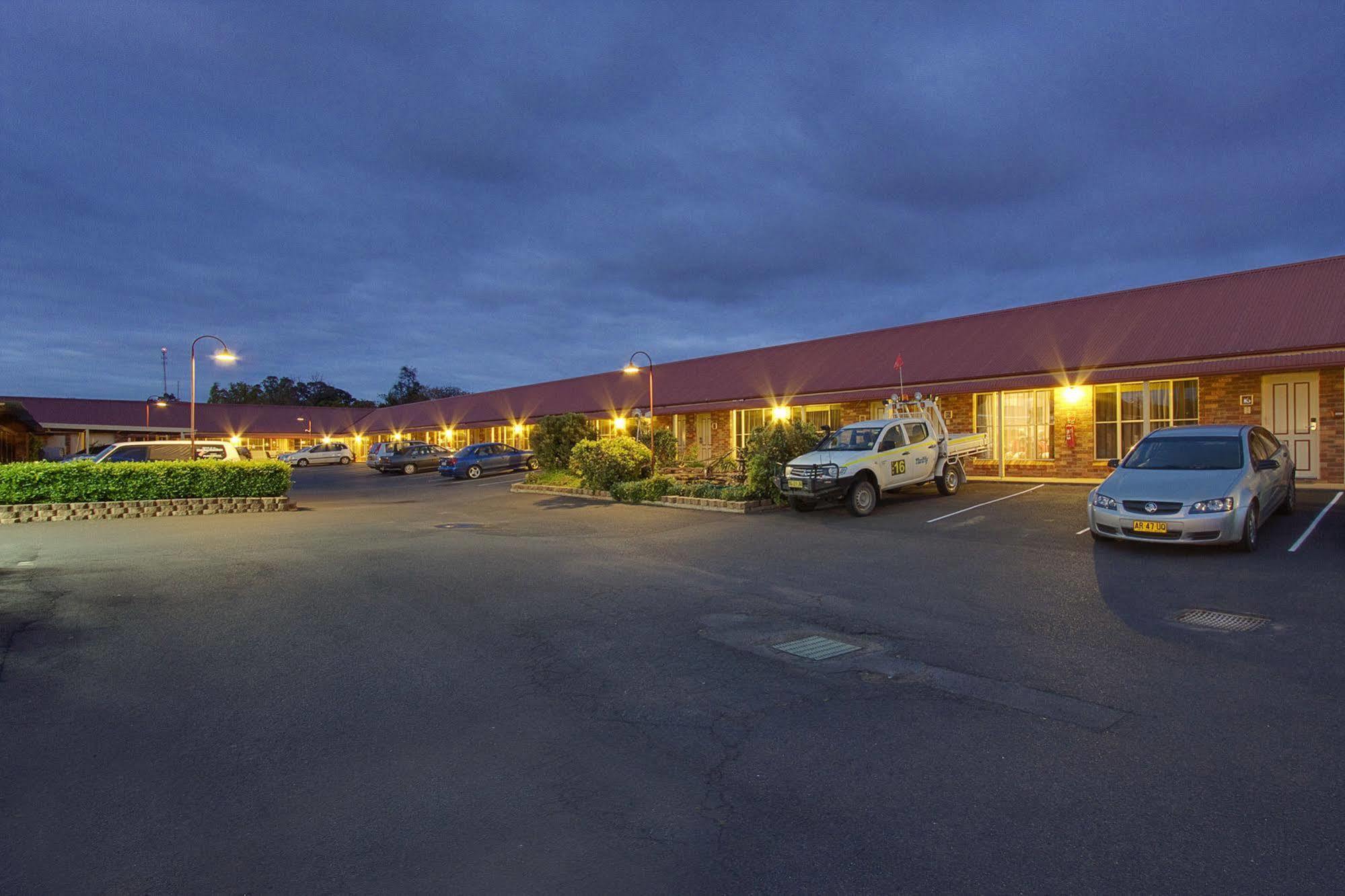 Parkes International Motel Exterior photo