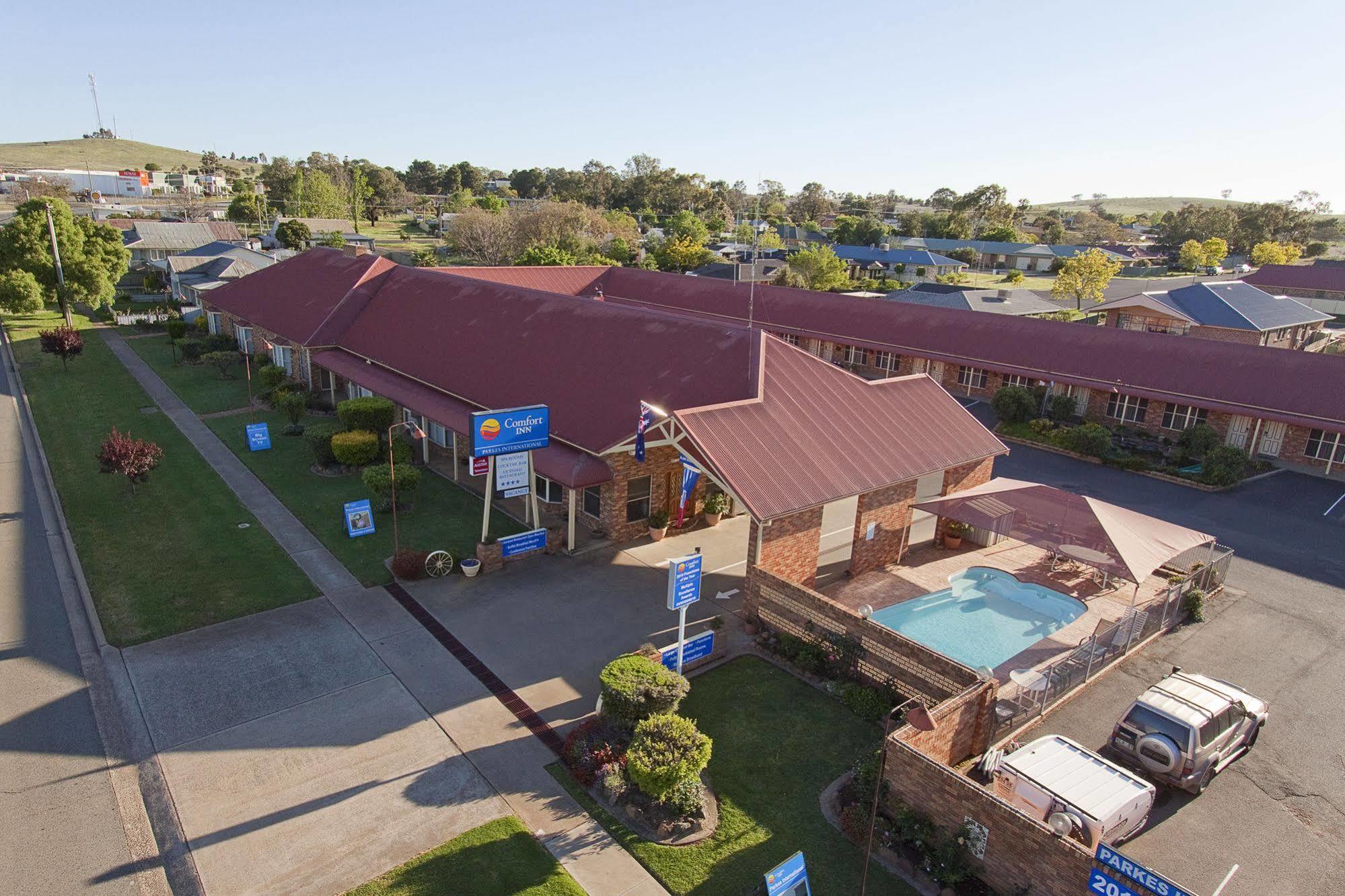 Parkes International Motel Exterior photo